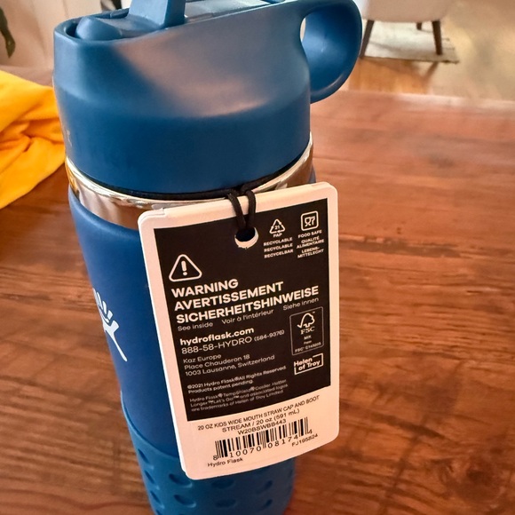Hydro Flask 20oz water Bottle - Picture 3 of 5